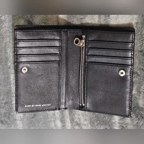 Marc By Marc Jacobs Bifold Wallet - Picture 2 of 8